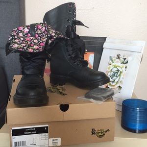 Dr Marten Air Wair Triumph 1914 Boots
